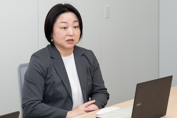 インタビューの様子