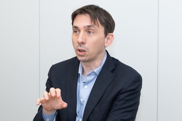 インタビューの様子