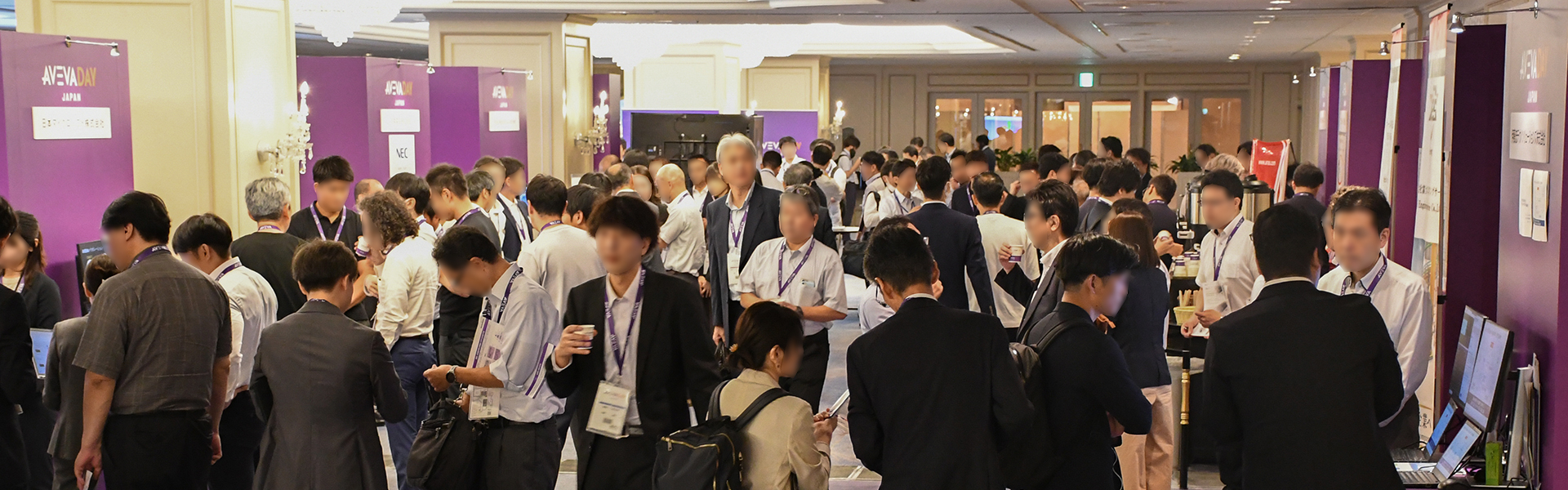多くの来場者でにぎわう「AVEVA DAY JAPAN 2025」展示会場の様子