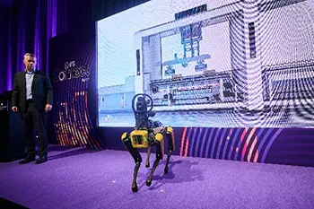 IFS グローバル・産業&ソリューション シニアバイスプレジテント(SVP) ジェームス グリーブス氏の講演の様子