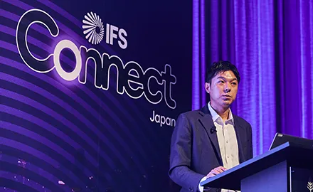 NEC　製造システム統括部 スマートファクトリ戦略グループ シニアプロフェッショナル 清水 治彦の講演の様子