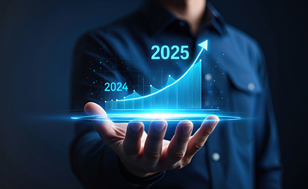 2024年から2025年にかけて棒グラフの数値が上昇しているイメージ