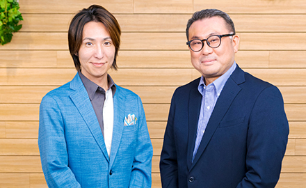 デジタル変革本部 ビジネス基盤刷新プロジェクトチーム グループマネジャー黒沼 拓也氏とアナリティクスコンサルティング統括部 需要予測エヴァンジェリスト山口 雄大