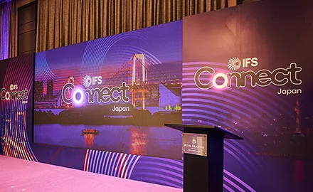 IFS Connect Japan 2026会場のメインホールステージの様子