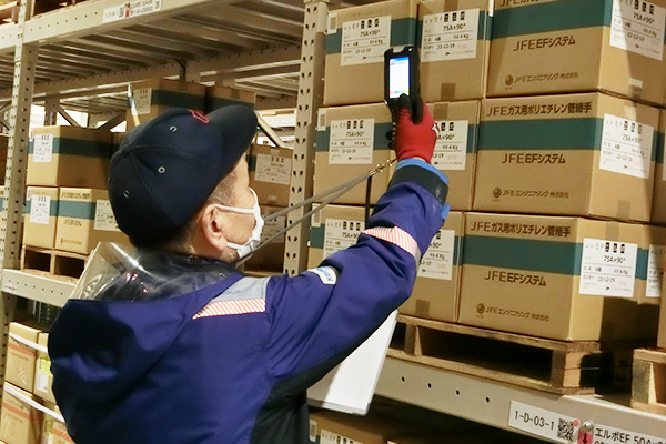 ハンディターミナル活用により庫内作業を効率化
