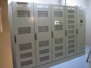 蓄電システム設置写真（株式会社マルト　SC窪田店　蓄電容量50kWh）